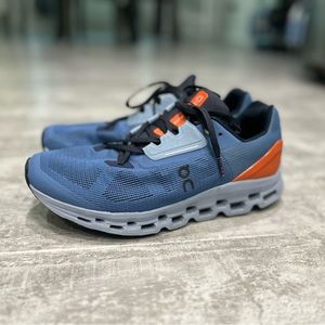 On Cloudstratus Shoes